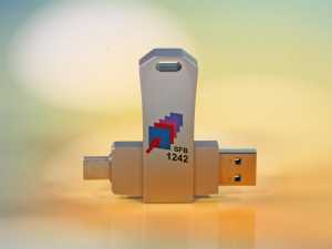 USB-Stick mit modernem Metallgehäuse und mehrfarbigem Druck, ideal für individuelle Markenpräsentationen.